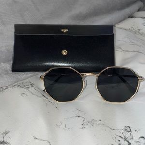 *FREE W/ PURCHASE* Polarized sunglasses with case